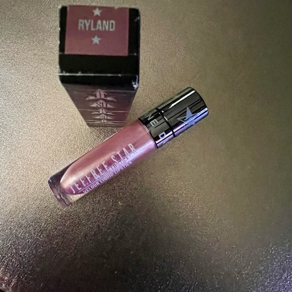 JEFFREE STAR Cosmetics Velour
Liquid Lipstick - Ryland - Picture 6 of 7